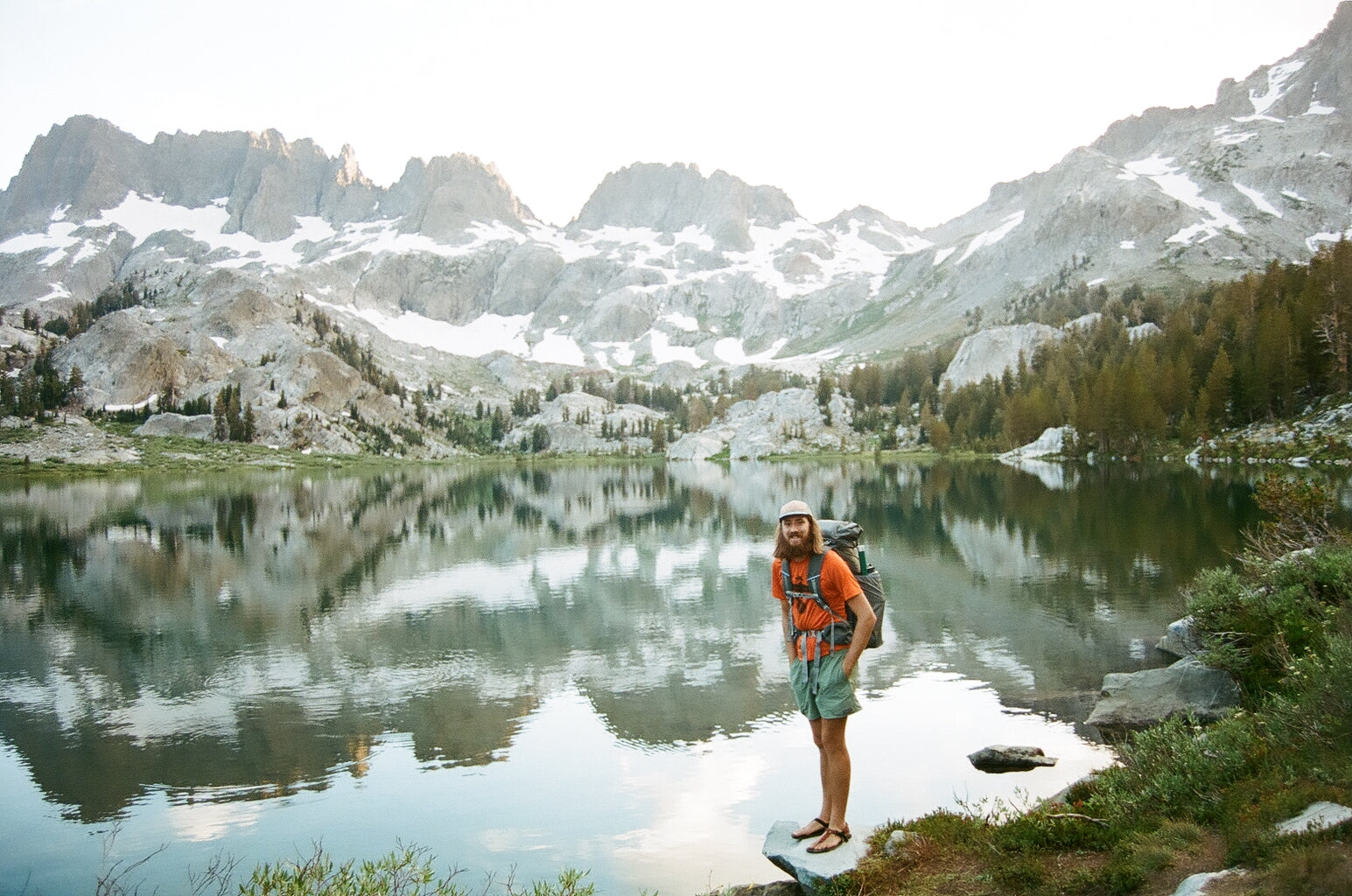 Cheddar floating outlet backpack