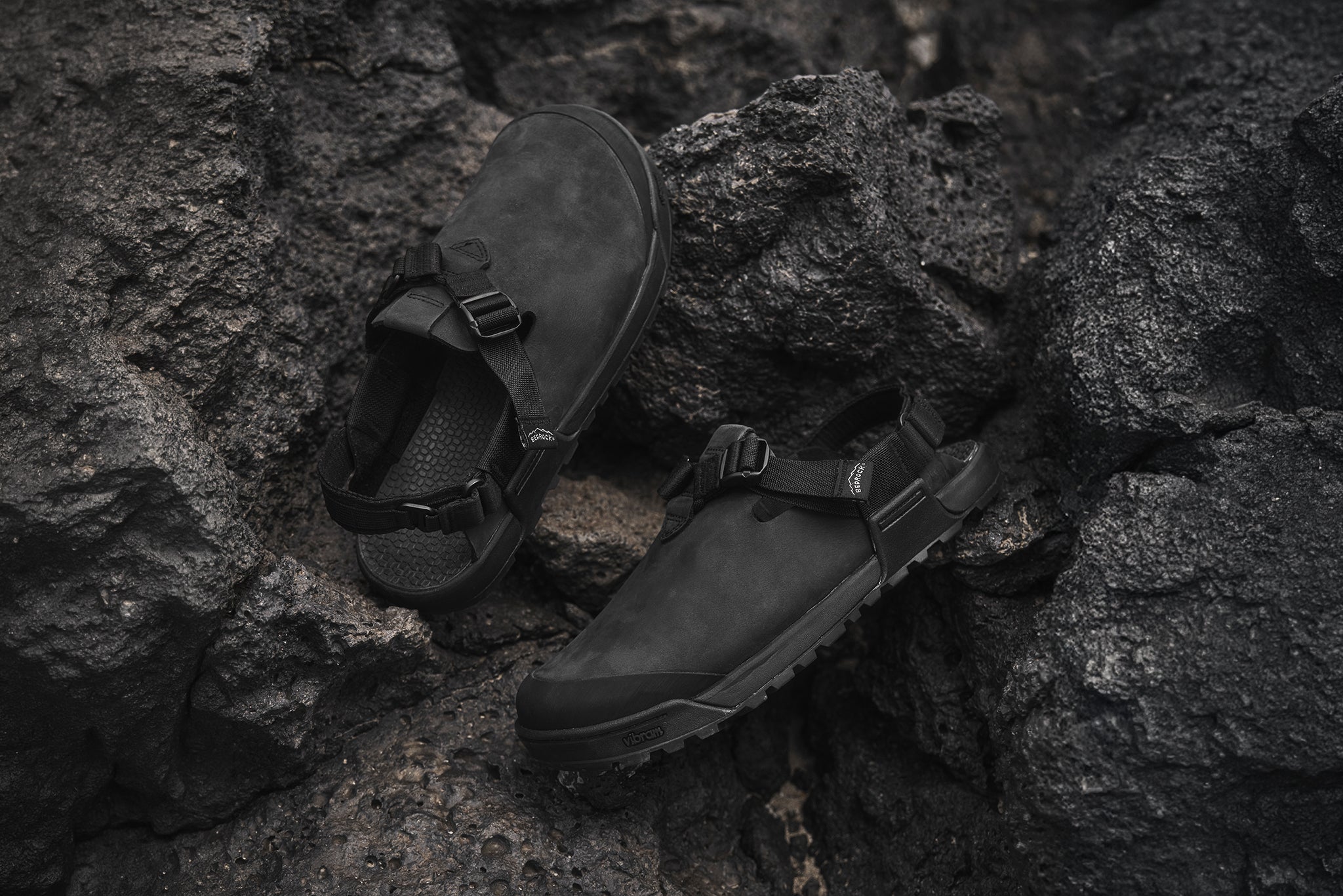 Mountain Clog - Nubuck Leather (Obsidian Dark Gray)